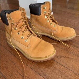 Timberland Classic Boots - Women’s 6.5
